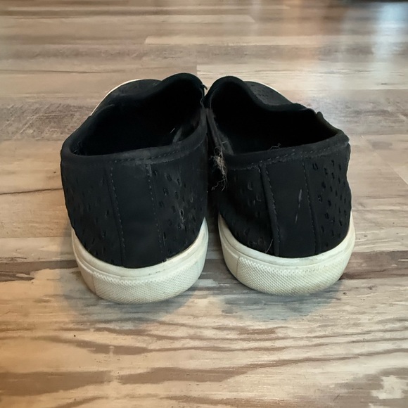 Time And Tru Shoes Womens 8 Memory Foam Casual Perf Slip On Flats Sneakers Black - Picture 2 of 6